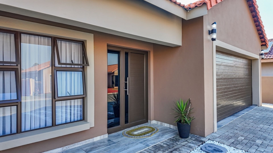 4 Bedroom Property for Sale in Waterkloof East North West